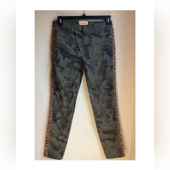Driftwood Jackie womens pants size W27 L28 camo print embroidered sides - Picture 12 of 12